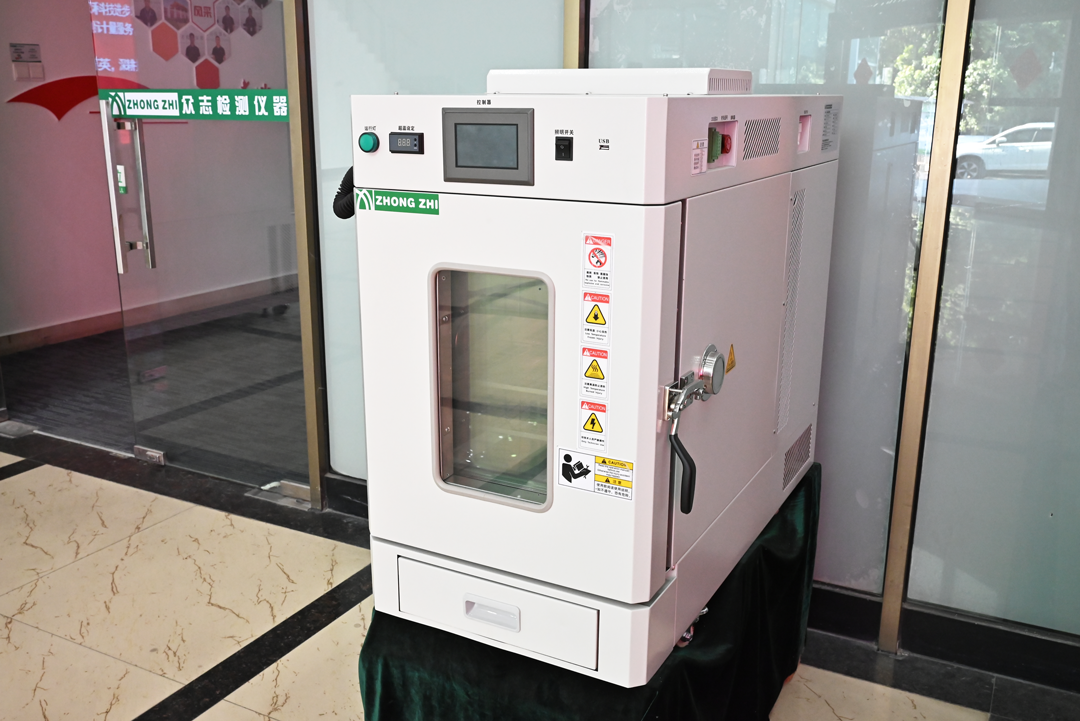 光模块恒温恒湿试验箱推荐桌面级解决方案：标准电梯门可正常进出，无需拆门、无需吊装